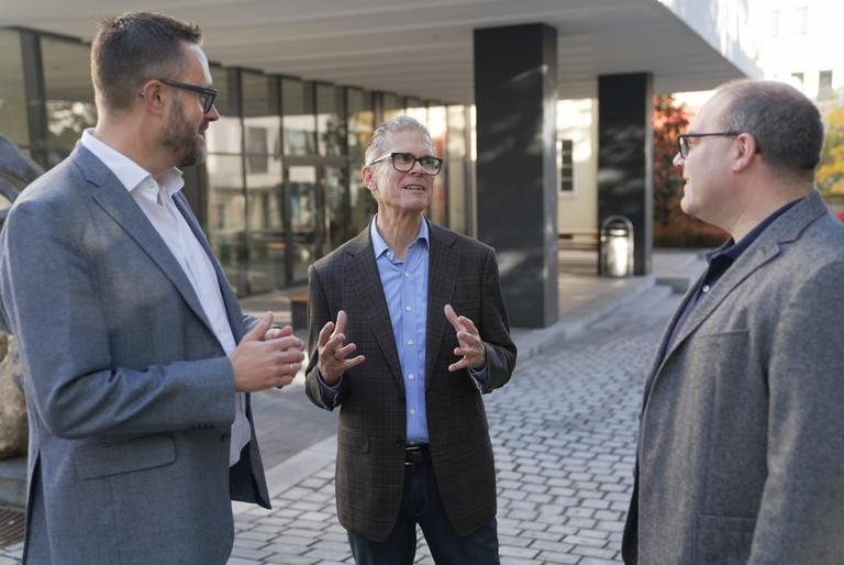 Professor Donald Lange from Arizona State University is currently conducting research as a Mercator Fellow at the DFG Research Training Group 2720 "Digital Platform Ecosystems" at the University of Passau.