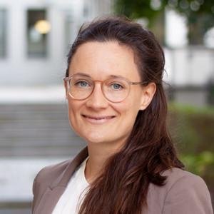 Dr. Verena Komander